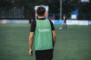 世界杯16强定4席：豪门接连爆冷！法国坐收渔利不再豪门内耗（配图示意）